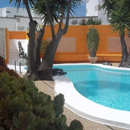Sleeps 6 Pool Wifi Villa