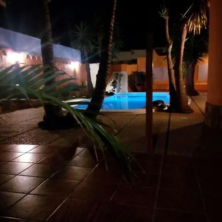 Sleeps 6 Pool Wifi Villa