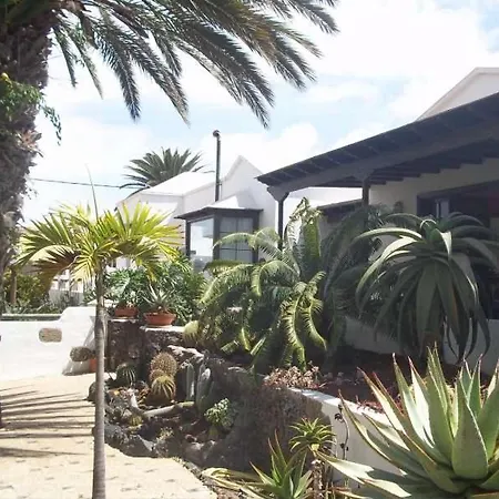 Villa Sleeps 6 Pool Wifi Tahiche