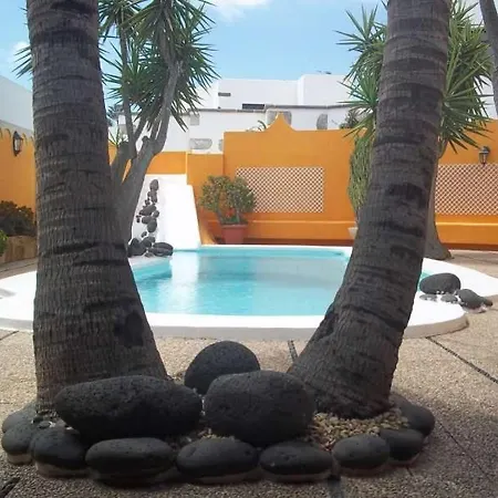 Villa Sleeps 6 Pool Wifi *