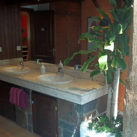 Villa Sleeps 6 Pool Wifi *