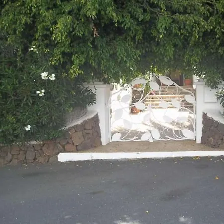 Villa Sleeps 6 Pool Wifi *