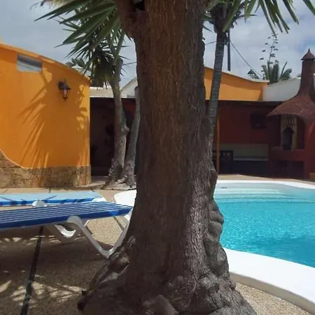 Villa Sleeps 6 Pool Wifi *