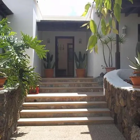 Villa Sleeps 6 Pool Wifi Tahiche