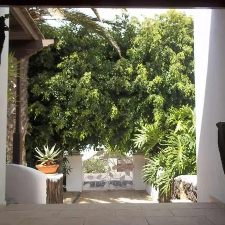 Villa Sleeps 6 Pool Wifi