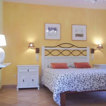 Sleeps 6 Pool Wifi Tahiche